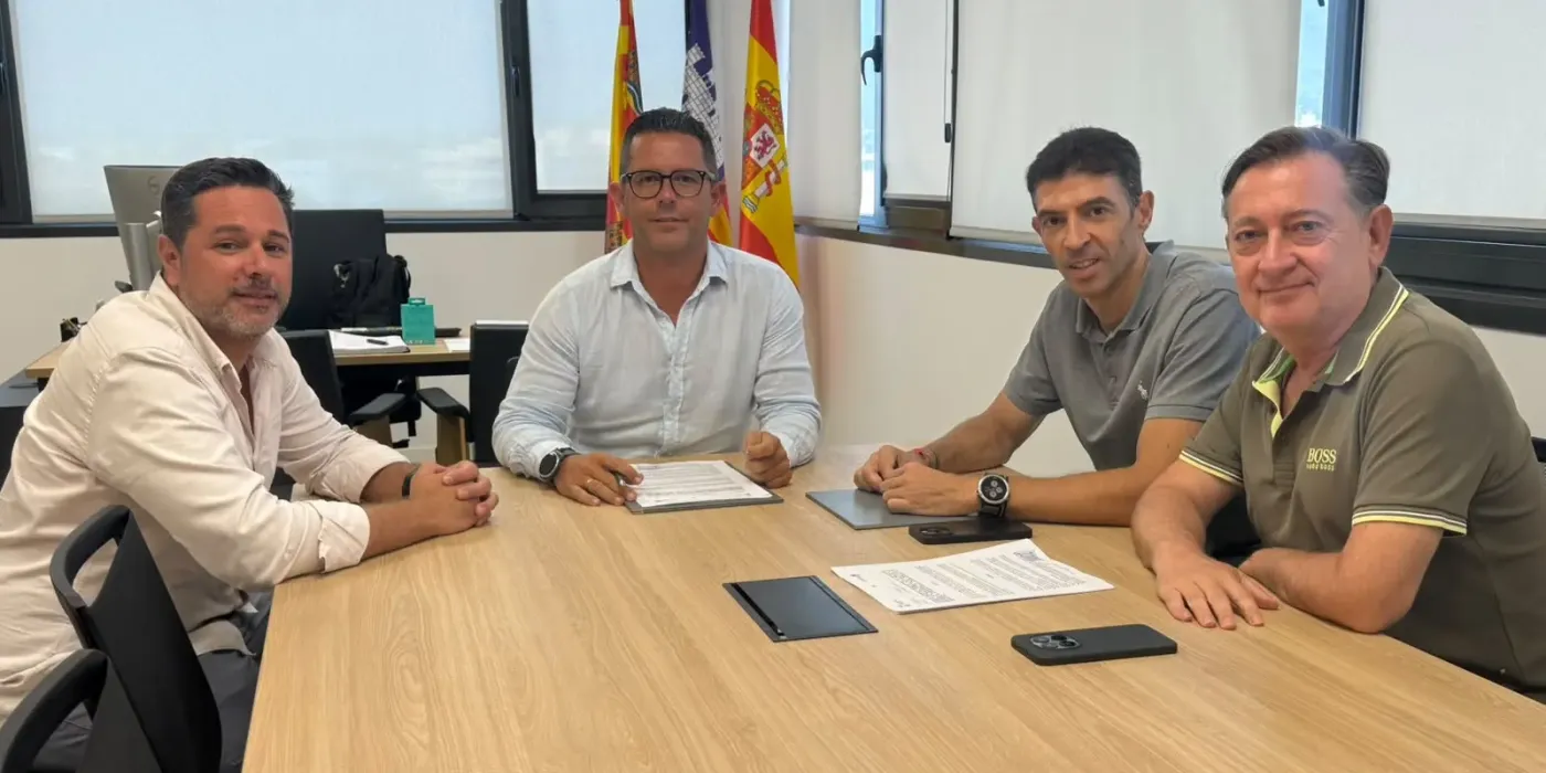 Firmamos un convenio de colaboración con el Ayuntamiento de Eivissa
