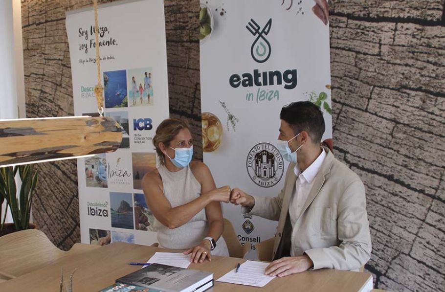 Fomento del Turismo de la isla de Ibiza firma un convenio con  la escuela universitaria de Turismo Felipe Moreno (ETB)